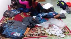 Proses Packing Kaos Klub Motor